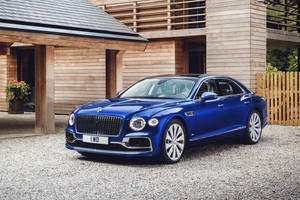 Enchères : une Bentley Flying Spur First Edition vendue 700 000 € 