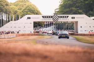 Bentley célèbre la fin de son V12 au Festival de Vitesse de Goodwood