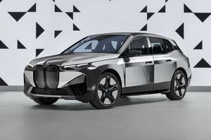 CES 2022 : BMW présente un véhicule qui change de couleur tout seul