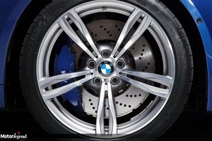 Freins carbone-céramique pour la BMW M5