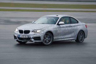 Vidéo : la BMW M235i drifte toute seule