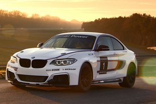 Pause réclame pour la BMW M235i Racing