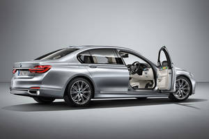 Une BMW Série 7 Art Car aux enchères