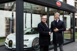 Une Bugatti Chiron exposée au marché de Noël de Strasbourg