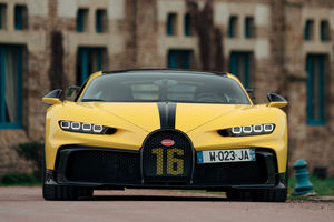 Plusieurs Bugatti Chiron prennent la pose à Rambouillet