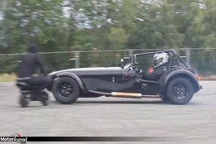 Vidéo : un gymkhana en Caterham