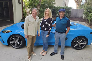 Sylvester Stallone prend possession de sa Corvette C8 cabriolet