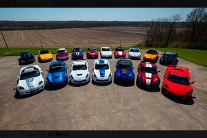 Une collection de 18 modèles Corvette Pace Car aux enchères