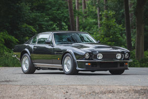 Deux Aston Martin V8 de stars aux enchères