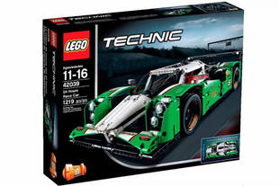 Un kit Lego Technic 24 Hours Race Car en approche