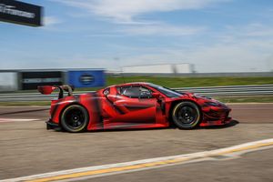 La Ferrari 296 GT3 en piste à Fiorano