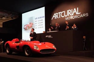 Vente record pour Artcurial à Paris