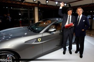 Ferrari FF aux enchères pour le Japon