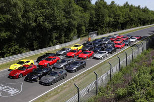 40 Ferrari F12berlinetta réunies sur le Nürburgring