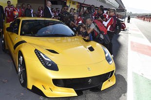 La Ferrari F12tdf fait le show au Mugello