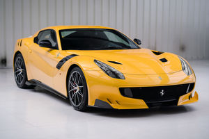 RM Sotheby's : une Ferrari F12tdf au parcours étonnant à Paris