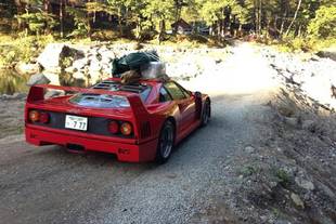 Au camping en Ferrari F40