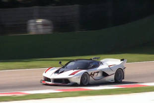 Quatre Ferrari FXX K en piste à Imola