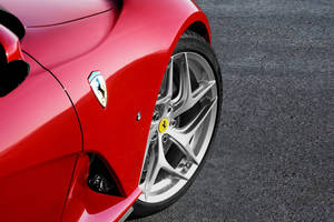 Nouvelle Ferrari hybride, un V8 et trois moteurs électriques ?