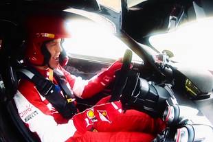 Sebastian Vettel s'éclate en Ferrari FXX K