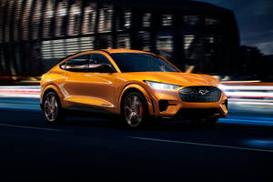 Nouvelle livrée Cyber Orange pour le SUV Ford Mustang Mach-E GT
