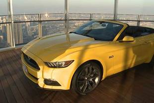 La Ford Mustang sur la plus haute tour du monde