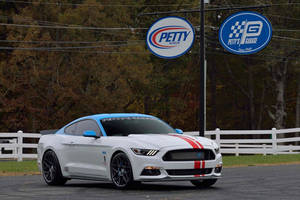 Mecum Auctions : Ford Mustang GT Petty's Garage