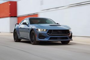 Le premier exemplaire de la nouvelle Ford Mustang aux enchères