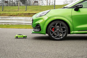 Le SUV Puma ST affronte son équivalent miniature à Brands Hatch