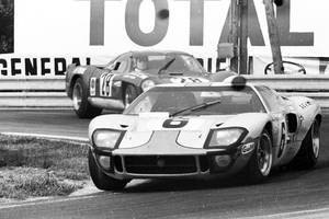 Ickx, Oliver et leur Ford GT40 réunis à Goodwood