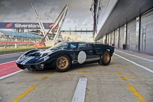 Une cavalerie électrique de 811 ch pour la GT40 by Everrati