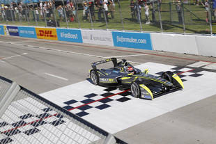 Formula E : Piquet Jr s'impose à Long Beach