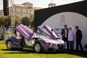 Michael Fux reçoit les clés de son Hispano Suiza Carmen Boulogne