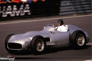 Rétromobile 2011, hommage à Fangio