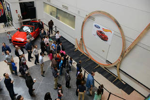 Une piste Hot Wheels géante chez Ford