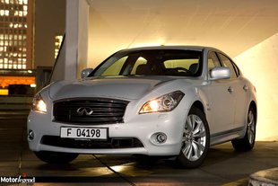 Tarifs de l'Infiniti M35h