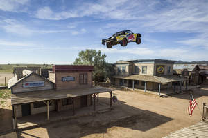 Record de saut pour Bryce Menzies et son Pro2 Truck