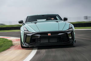 La Nissan GT-R50 by Italdesign prend la piste