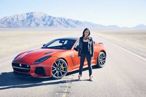Michelle Rodriguez teste la Jaguar F-Type SVR