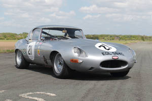 Une Jaguar Type E ex-Stirling Moss aux enchères