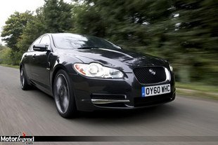 Jaguar XF Black Pack, Paint it Black