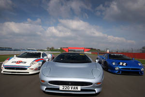 La Jaguar XJ220 fêtée à Silverstone