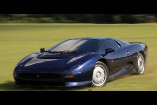 Une Jaguar XJ220 en drift : shocking ?