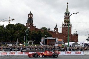 Kobayashi détruit sa F1 Ferrari à Moscou