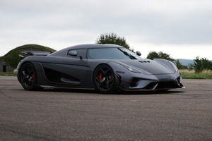 A 300 km/h à bord de la Koenigsegg Regera