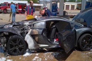 Une Lamborghini Gallardo prend feu