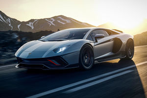 Lamborghini : un premier modèle hybride attendu en 2023