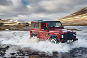 Nouveau Land Rover Defender Works V8