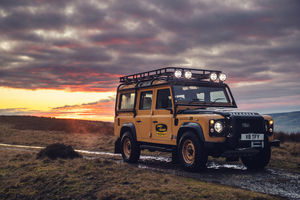 Land Rover présente le Defender Works V8 Trophy