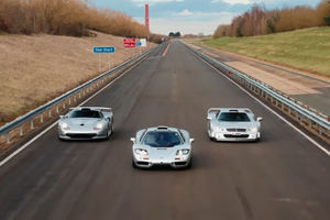Les McLaren F1, Porsche 911 GT1 et Mercedes CLK GTR réunies en piste